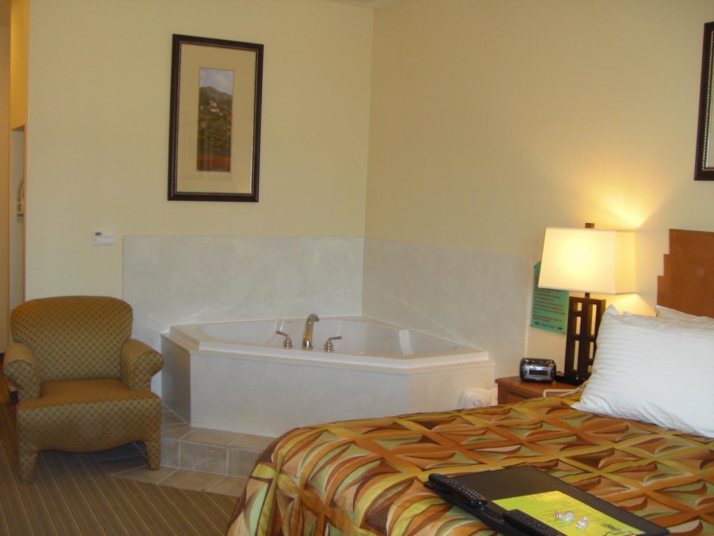 מלון Super 8 By Wyndham Austin/Airport North מראה חיצוני תמונה